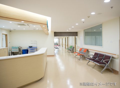 充実したショッピングモール「イオンモール福岡伊都」2階にて、診療中。